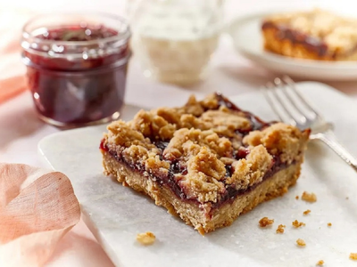 Dale la vuelta a un clásico con este crumble de membrillo, super fácil para acompañar unos buenos mates