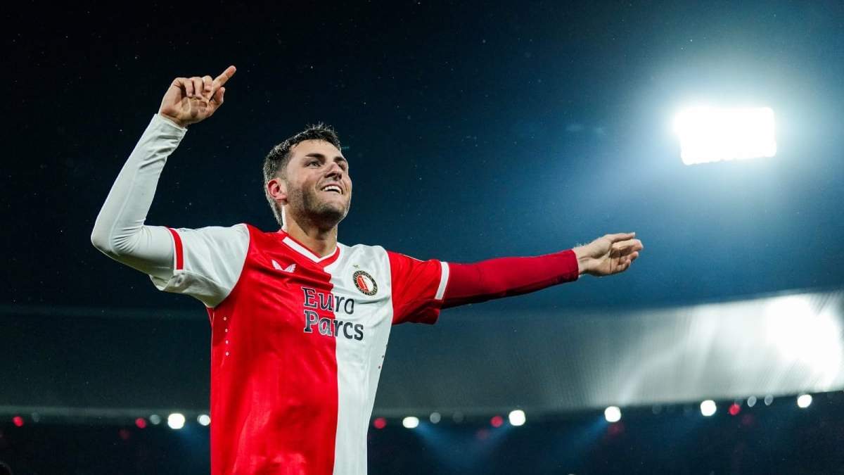 Santiago Giménez, el jugador del partido