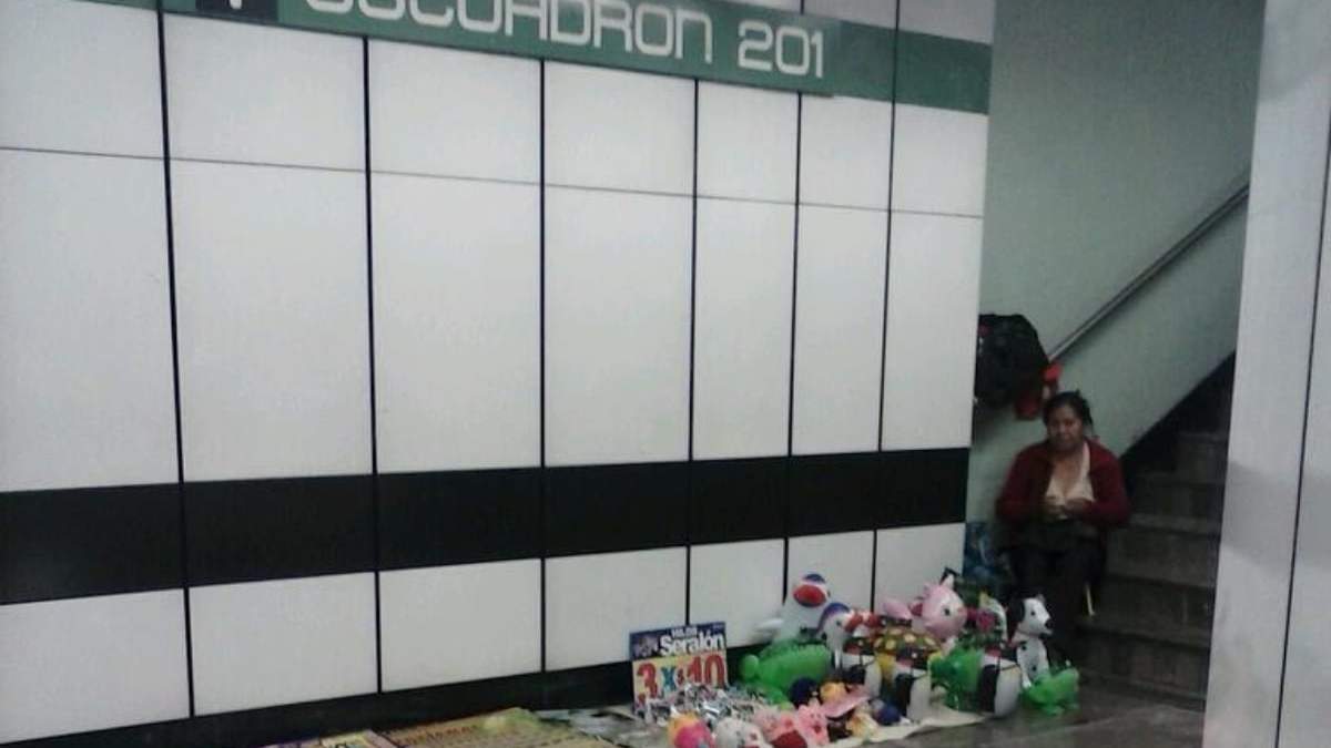 Vendedores ambulantes en el Metro de la Ciudad de México
