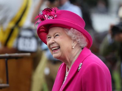 La reina Isabel II demuestra cuál es su gran pasión a sus 94 años de edad: las fotos hablan por sí s