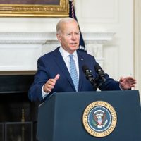Biden habla de "culpa social" por "tardar demasiado" al abordar el problema de regulación de armas