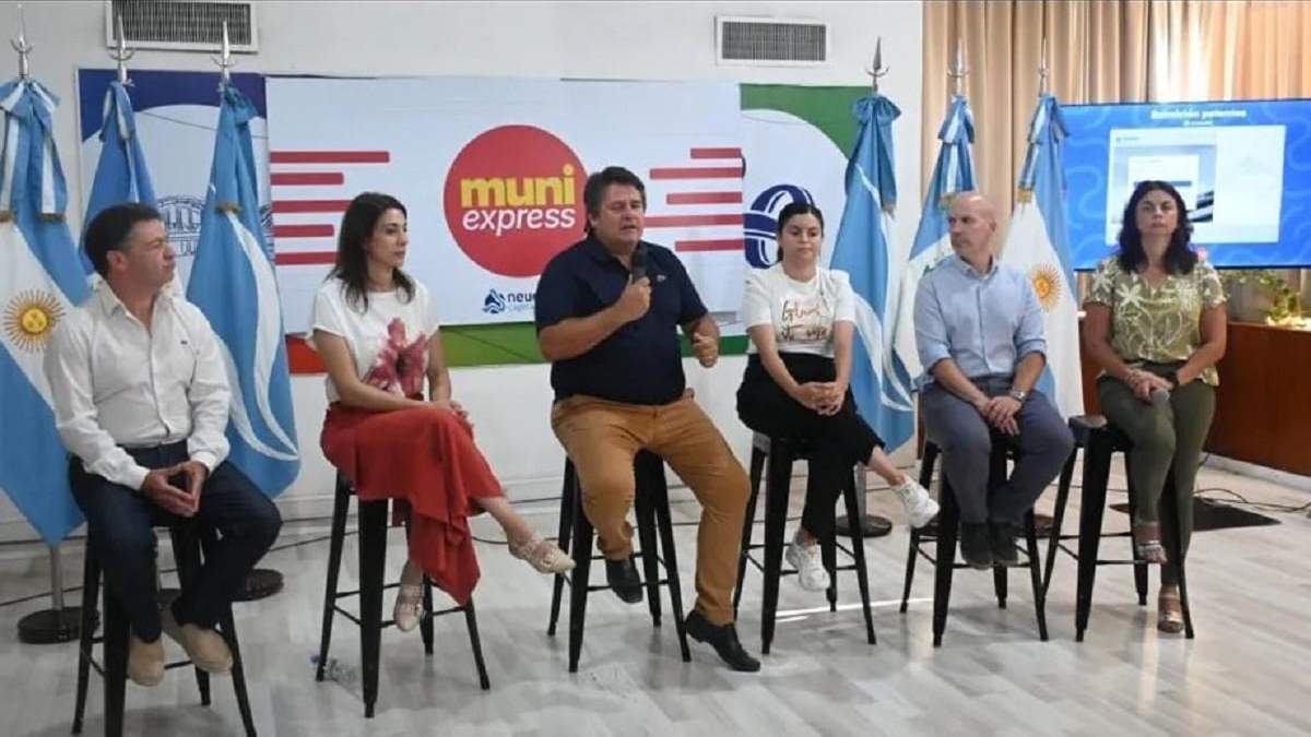 El intendente de la capital, Mariano Gaido en la presentación de la modalidad Muni Express. Fuente: (Facebook)