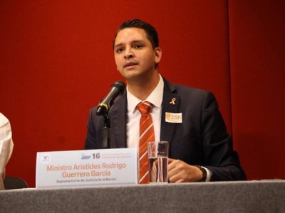 Ministro de la SCJN celebra informe de la vicecoordinadora morenista en San Lázaro