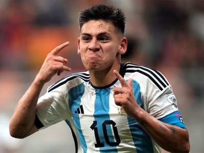 El Diablito Echeverri mostró su malestar en el Leverkusen