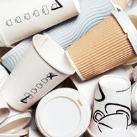 Nunca más tires los vasos descartables: mirá cómo transformarlos en el mejor souvenir para tus fiestas