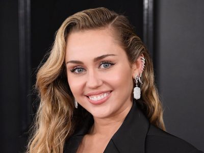 Oh, por Dios: Miley Cyrus recibió felicitaciones de su ex por el éxito garrafal de su último tema