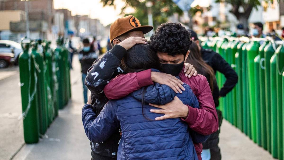 Lamento de la pérdida de familiares a causa del coronavirus en Lima, Perú. Fuente: (Twitter)