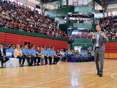Gutiérrez protagonizó la ceremonia de ascenso de más de 1600 policías