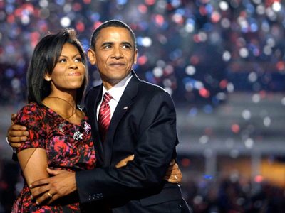 Los Obama celebran su primera estatuilla de los "Oscars", pero... ¿Por qué ganaron uno?