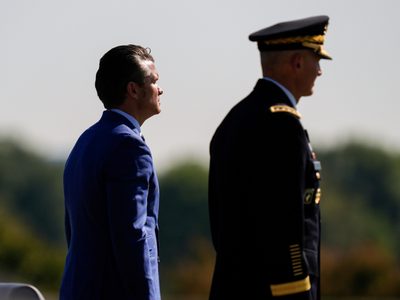 El secretario de Defensa de EU pide la renuncia del jefe militar del Ejército en plena guerra