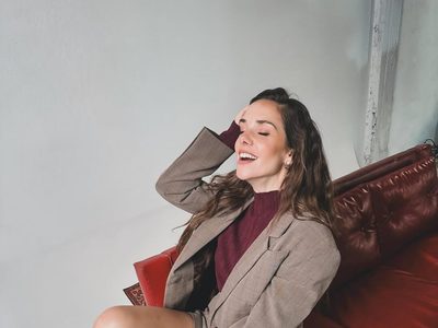 Julieta Nair Calvo confirma cuál es el conjunto marrón que vas a querer usar todo este otoño