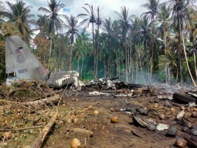 Al menos 45 muertos tras estrellarse avión militar en el sur de Filipinas