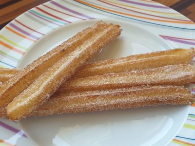 Receta fácil y rica para hacer churros en casa y para acompañar la merienda