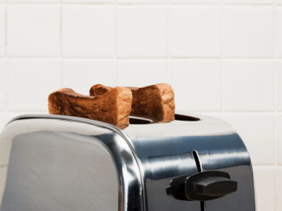 El secreto de las abuelas para dejar tu tostadora como si recién la estrenaras en menos de 5 minutos