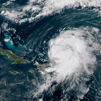 Huracán Ernesto avanza hacia las Bermudas mientras el territorio se prepara para la tormenta
