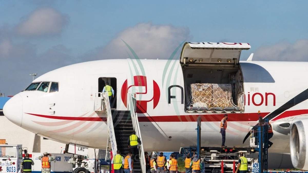 El vuelo de AeroUnion inauguró la terminal de carga