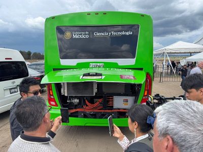 Ebrard revela interés en EU por el autobús eléctrico mexicano Taruk