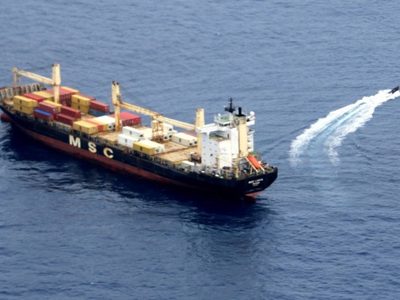 Piratas atacan portacontenedores en el Golfo de Guinea; Rusia detiene la ofensiva