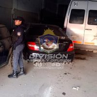 Allanamiento en Neuquén: secuestran tres vehículos con pedido de captura y detienen a un hombre armado