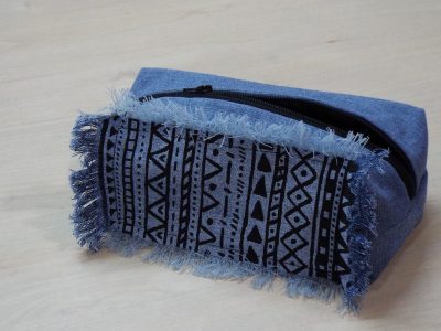 Con un jean viejo, un sachet de leche y sin máquina de coser, hacé este neceser para llevar a todos lados