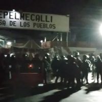 Desalojan a defensores ambientales que tenían cerrada la planta Bonafont en Puebla