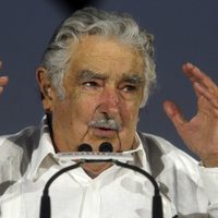 El ex presidente uruguayo Pepe Mujica llamó "cagadores" a los argentinos