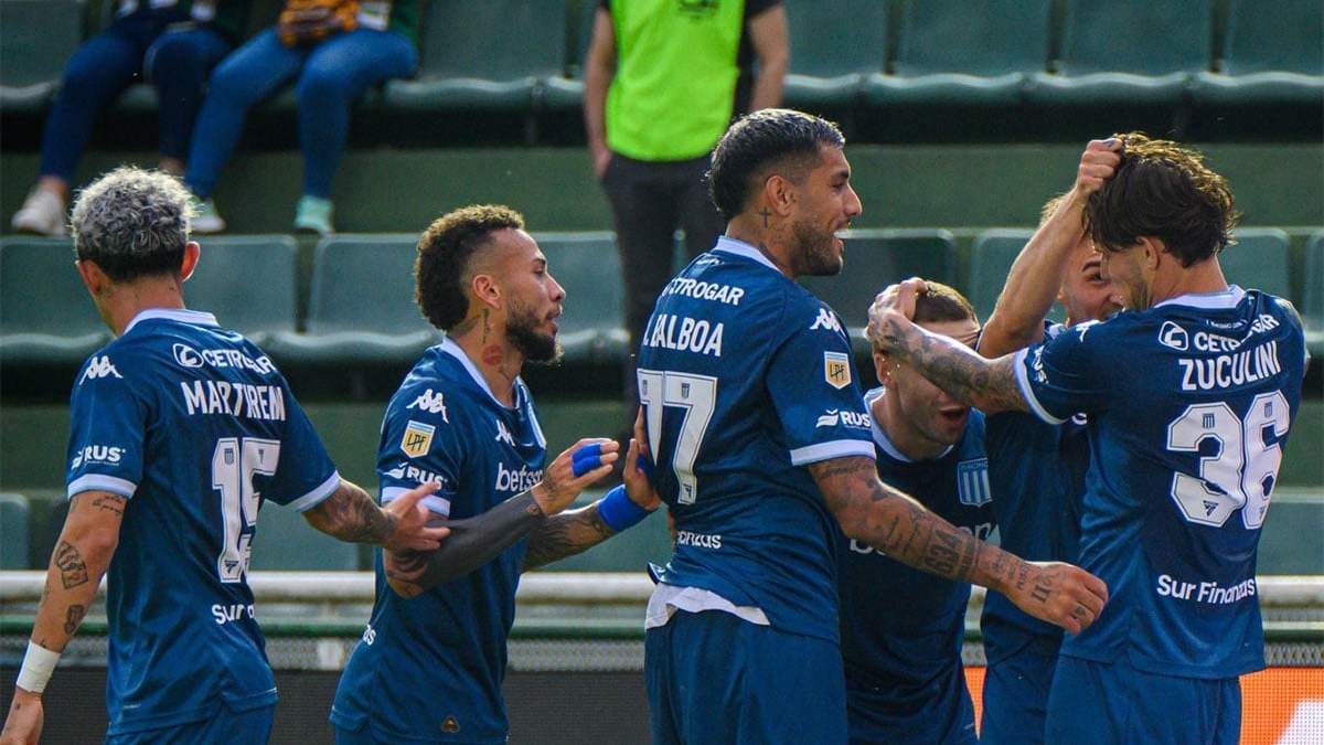 Todos con Zuculini que anotó 2 para Racing ante Banfield.