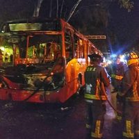 Arde Metrobús de la Línea 2 por falla eléctrica; no hay heridos