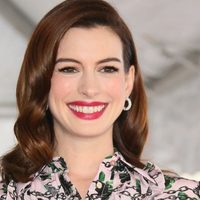 ¡No puede ser real! Anne Hathaway es irreconocible sin maquillaje ¿Te atreves a verla así?