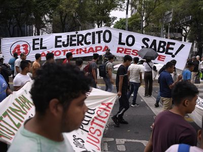 Acuerdan plan de acción para exigir reunión inmediata entre AMLO y padres de los 43 de Ayotzinapa