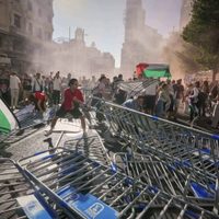 Última etapa de la Vuelta ciclista a España es interrumpida por manifestantes propalestinos