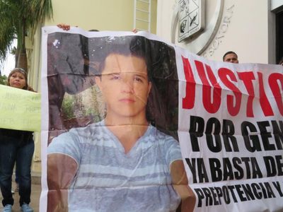Sentencian a 43 años de cárcel a tres policías por matar a un joven en Navojoa