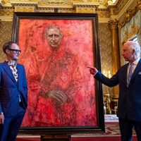 El rey Carlos III desvela su primer retrato oficial desde su coronación