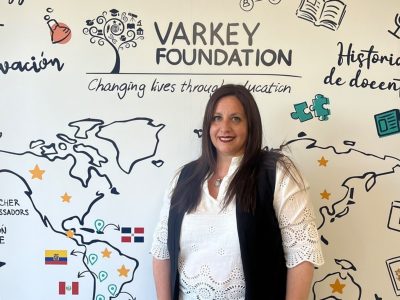 Karina Sarro, la argentina que fue elegida como una de las 10 mejores docentes del mundo