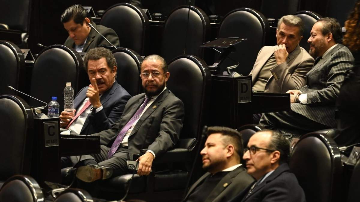 Ignacio Mier (izq.) en la Comisión Permanente
