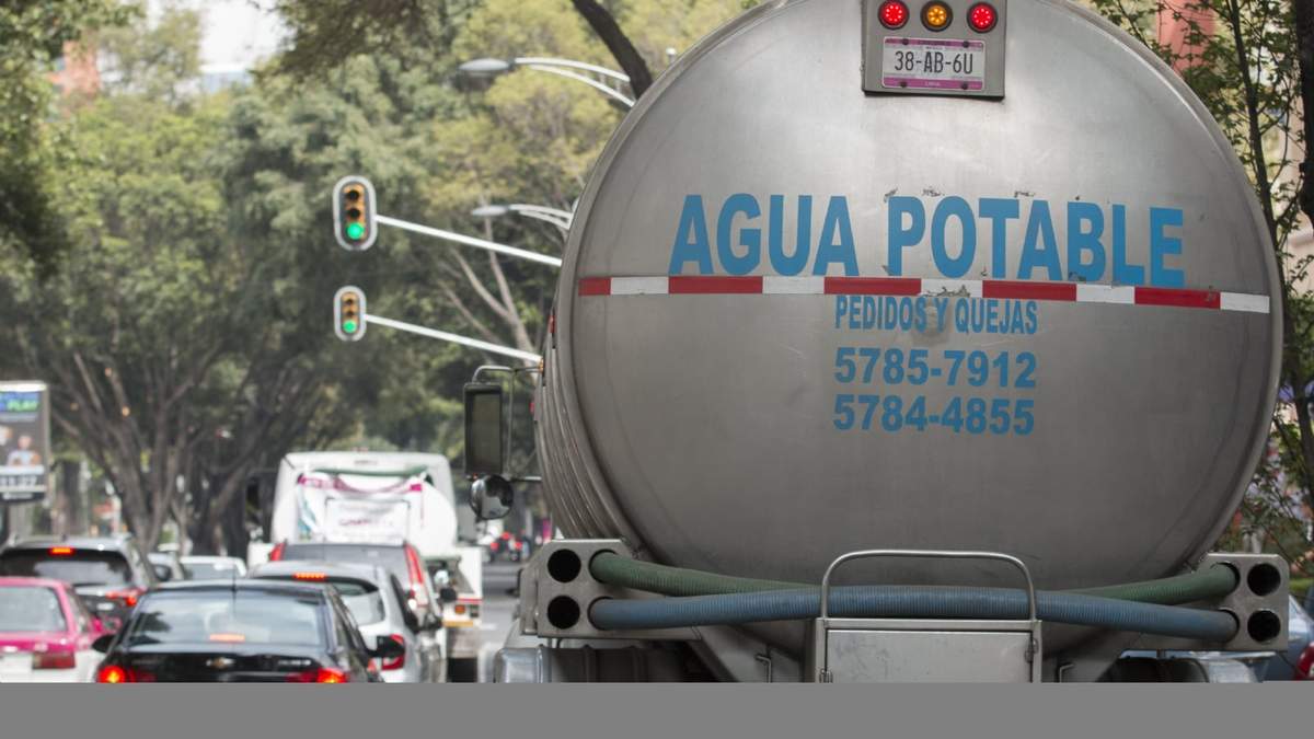 Pipa de agua en la CDMX