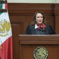 Yasmín Esquivel impugna amparo concedido a la UNAM por el caso de la tesis