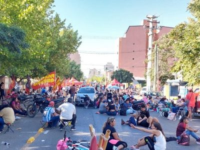 Las organizaciones sociales levantaron el acampe en el centro, pero siguen esperando respuestas
