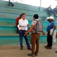 Tras golpearlo y acusarlo de la muerte de un paciente, indígenas 'destierran” a médico