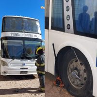 Quedó atrapado debajo de un colectivo al que intentaba cambiarle un neumático