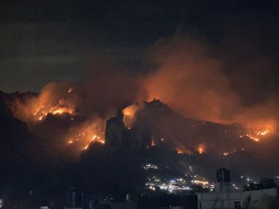 Sin control, el incendio en los cerros de Tepoztlán