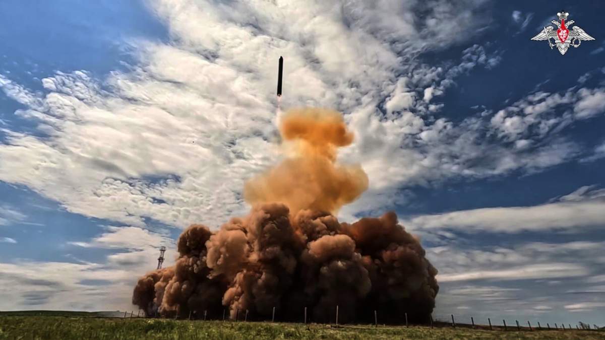 Imagen tomada de video entregado por el Departamento de Prensa del Ministerio de Defensa de Rusia el 12 de mayo del 2026, que muestra una prueba del misil balístico intercontinental Sarmat