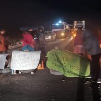 Vecinos de Rincón de los Sauces cortaron las rutas 5 y 6: reclaman servicios de agua, luz y gas