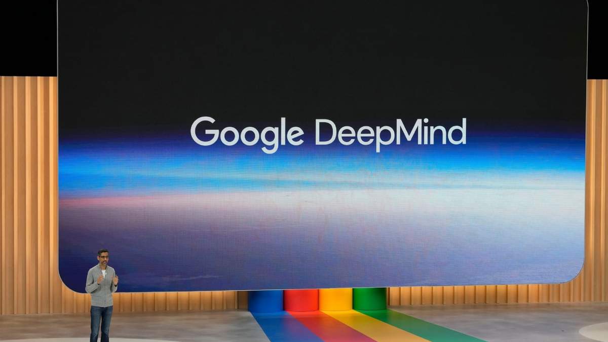 El CEO de Alphabet, Sundar Pichai, habla sobre Google DeepMind en un evento Google I/O en Mountain View, California, el miércoles 10 de mayo de 2023