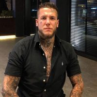 Alex Caniggia suma otro cambio estético en su rostro
