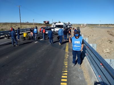 Trabajadores del EPAS cortan la ruta 22 en Arroyito
