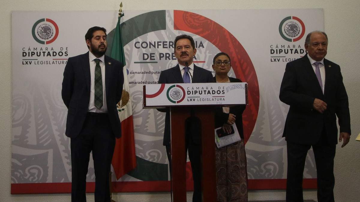 Los diputados morenistas Hamlet Almaguer, Ignacio Mier, Aleida Alavez y Juan Ramiro Robledo