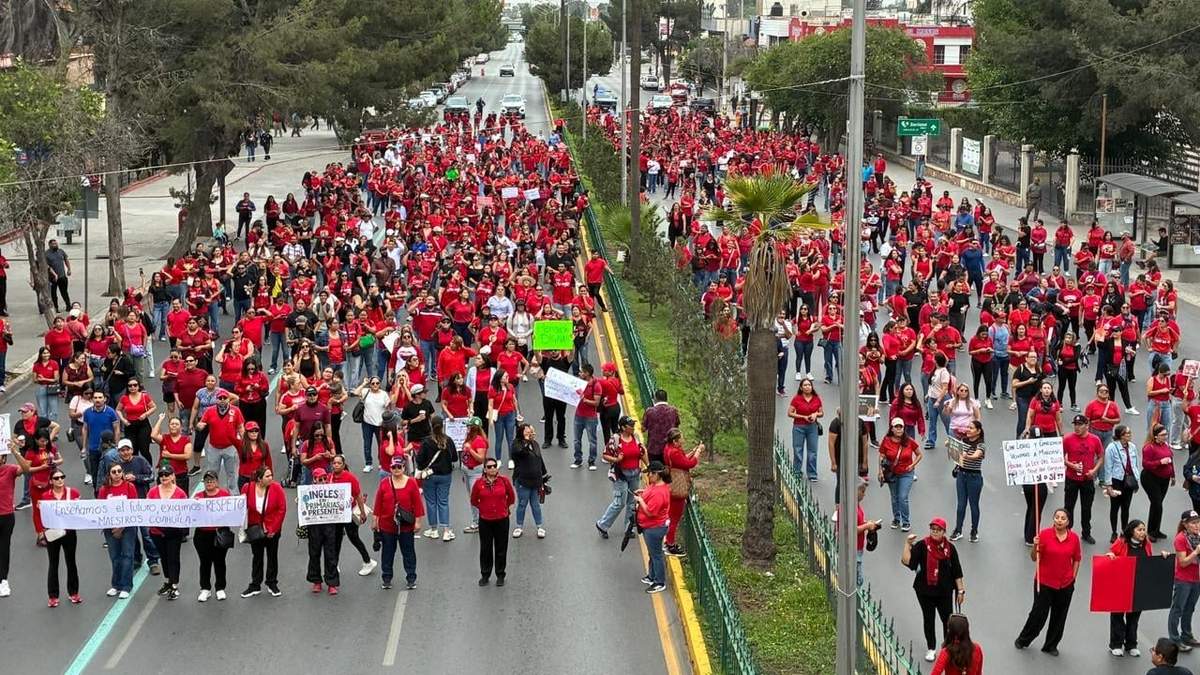 Maestros bloquean calles en Saltillo; se desligan de la CNTE