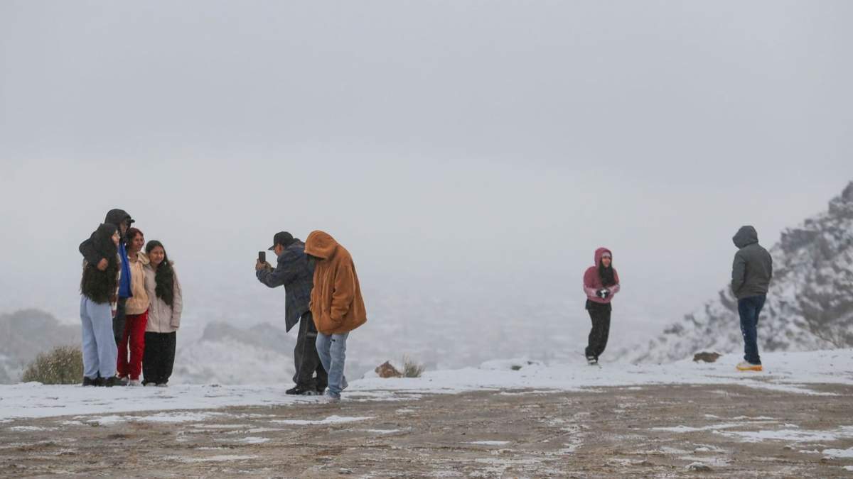 Los juarenses fueron sorprendidos con una intensa nevada que cubrió toda la ciudad