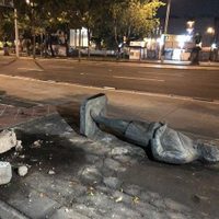Por segunda ocasión intentan robar estatua de político en Paseo de la Reforma